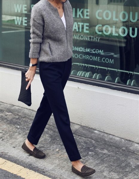 Knitted sweater with black chinos and dark gray evening shoes