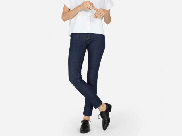 white short-sleeved shirt with buttons, dark blue skinny jeans and black shoes