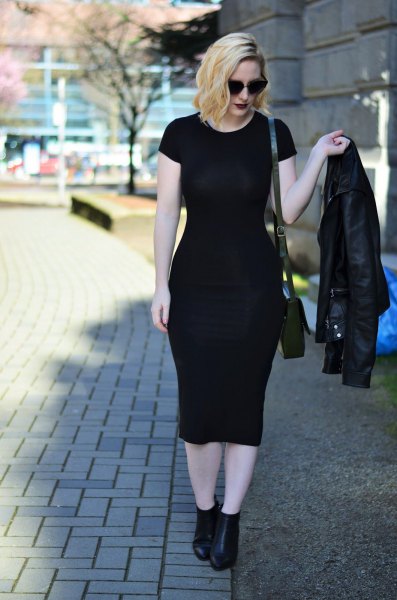 Short sleeve midi dress with biker jacket and black leather boots