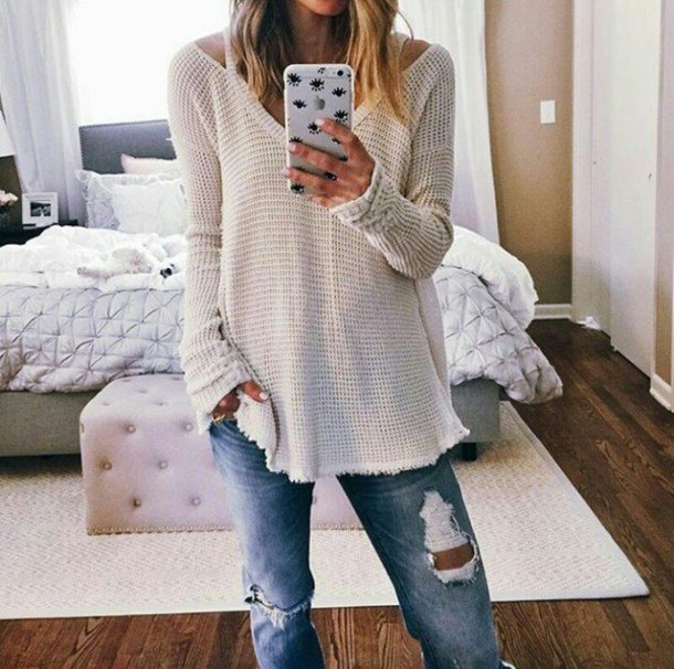 white sweater with v-neck and boyfriend jeans