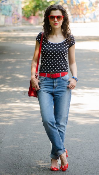 black and white polka dot t-shirt with light blue jeans with cuffs