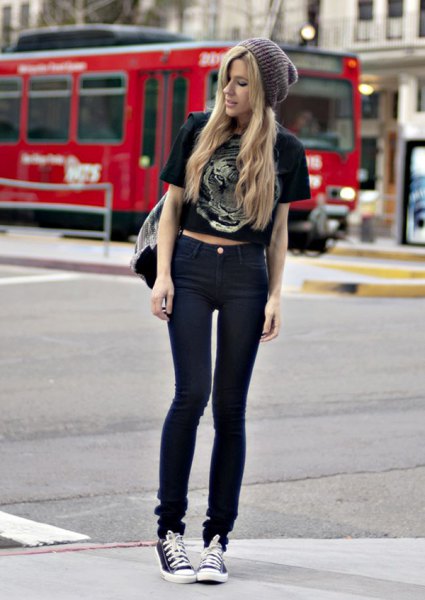 black short graphic t-shirt with skinny jeans