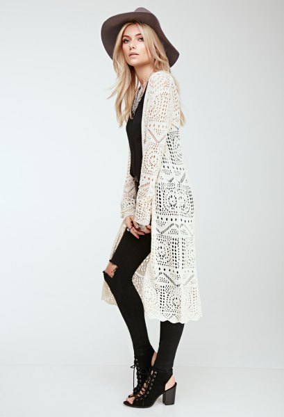 white long crochet cradigan with black skinny jeans