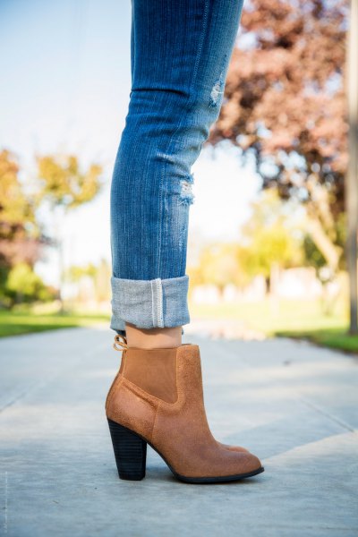 blue jeans with cuff and brown leather boots with ankle heel