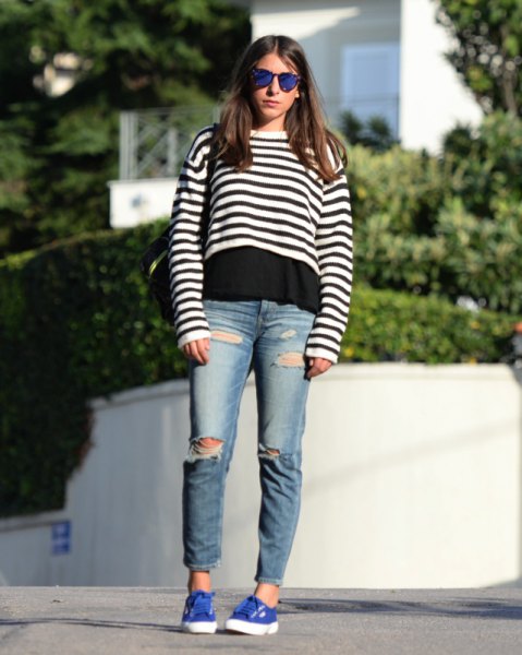 Short sweater with black and white stripes over t-shirt and boyfriend jeans