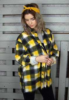 yellow oversized plaid shirt with black skinny jeans