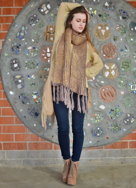 golden fringed scarf with green cardigan and dark blue skinny jeans