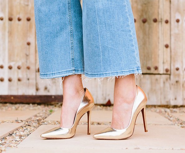 blue jeans with black and gold heels