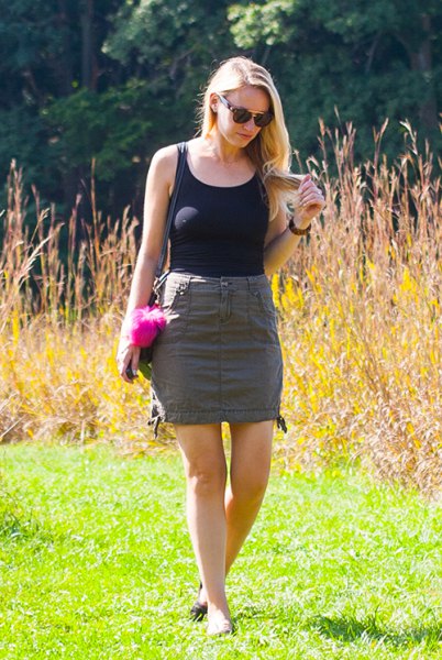 black tank top with scoop neck, gray mini skirt and slip sandals