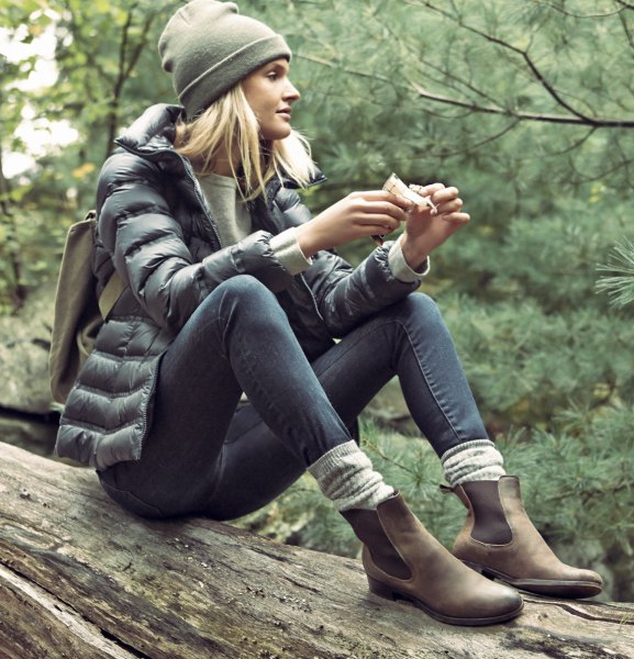 gray down jacket with skinny jeans and camel walking shoes