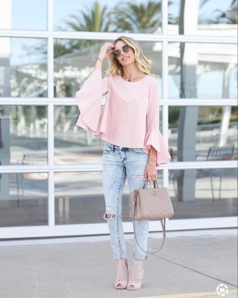 Light pink blouse with bell sleeves and slim jeans