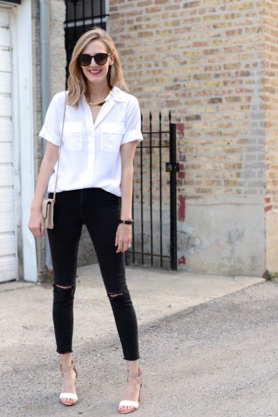 white blouse with buttons and black skinny jeans