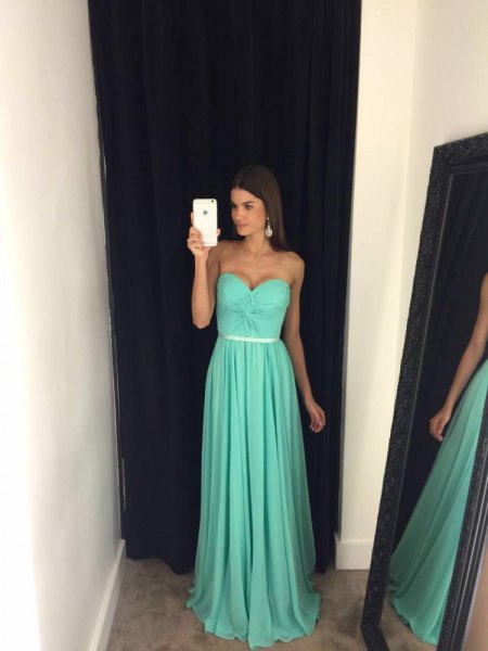 Fit and flap belt strapless floor-length pleated ball gown