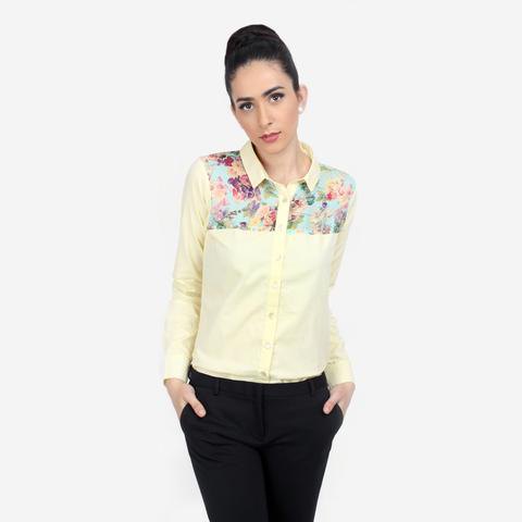 light yellow shirt with floral pattern and black skinny jeans