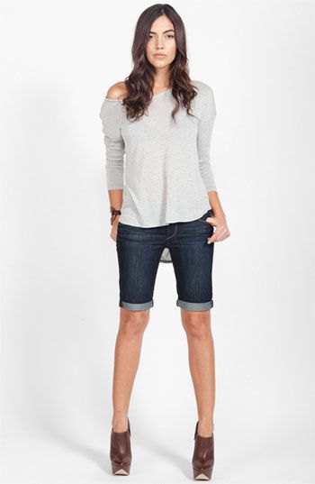 gray long-sleeved t-shirt with one shoulder and dark blue, knee-length stretch shorts