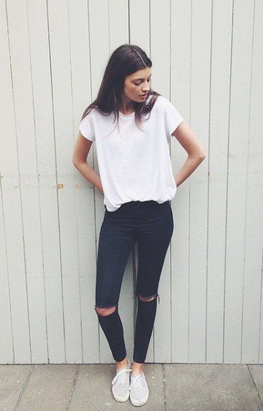 white oversized t-shirt with black jeans with ankle tear and canvas sneakers