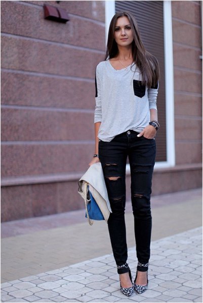 Light gray sweater with a scoop neck, torn jeans and heels with a leopard print