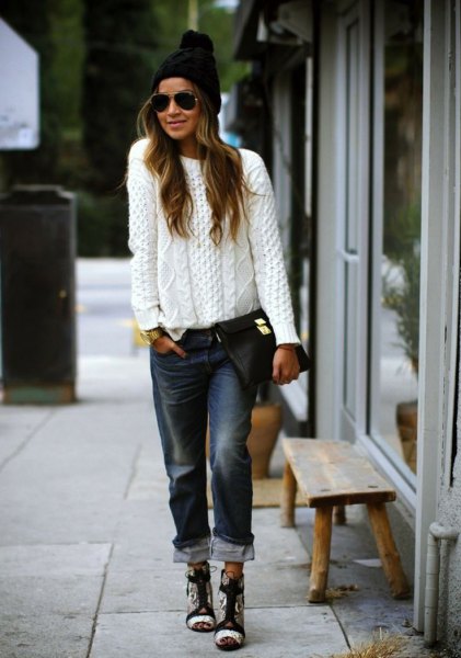 white, rough knitted sweater with black boyfriend jeans with cuffs and knitted hat