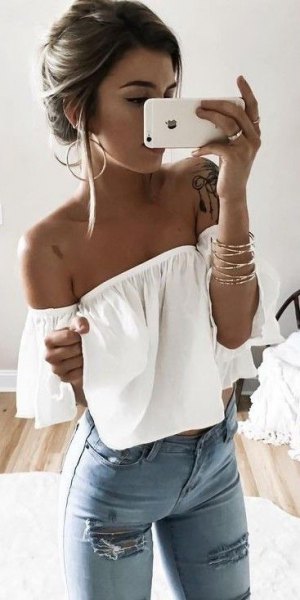 strapless evening top in white with light blue skinny jeans