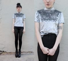 silver velvet t-shirt with stand-up collar and black skinny jeans