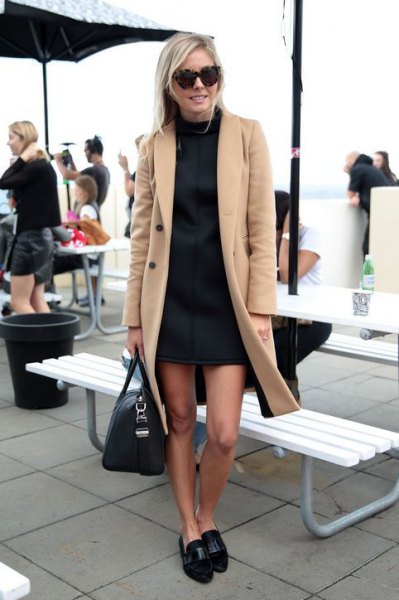 Longline coat made of camel wool with black suede shoes