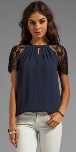 Dark blue lace short sleeve blouse with white skinny jeans