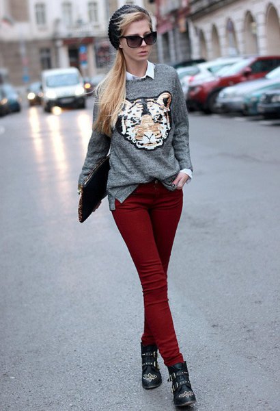 gray graphic sweater with a white shirt and auburn skinny jeans