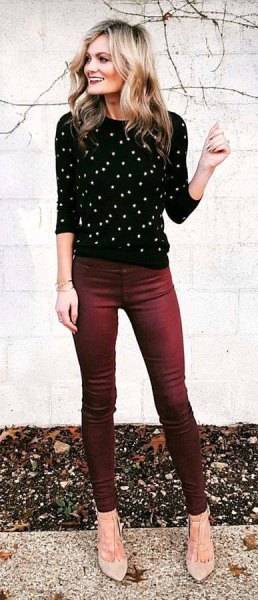 black and white polka dot sweater with round neck, jeans and light pink heels