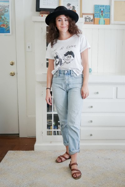 black felt hat with white graphic tee and mom jeans