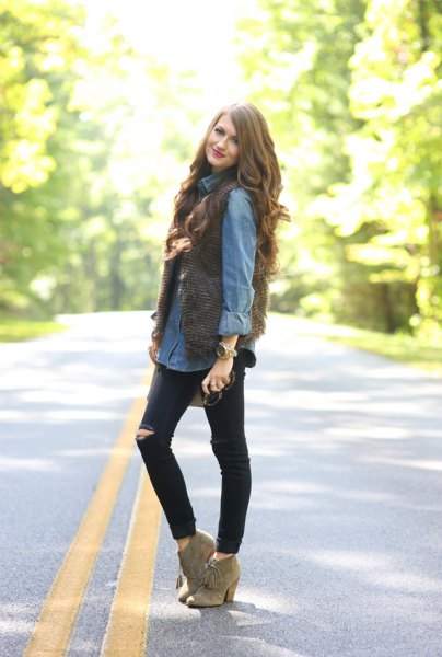 light blue chambray button up shirt with black ripped skinny jeans