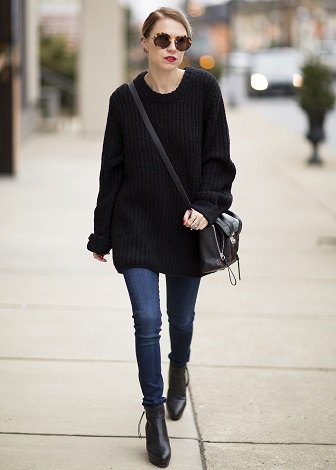 black big sweater with blue skinny jeans and leather boots