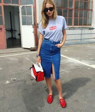 gray printed t-shirt with blue knee length worn demin pencil skirt
