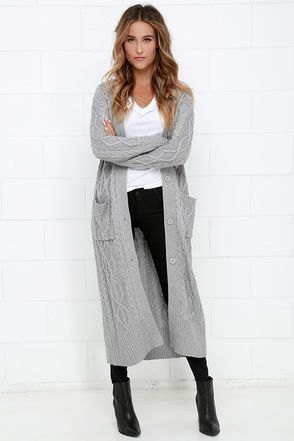 gray knitted maxi sweater cardigan with black skinny jeans