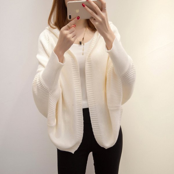 white batwing cardigan with black skinny jeans