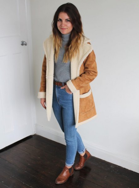 faux fur collar suede jacket with blue mom jeans