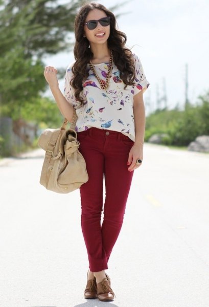 white floral printed short-sleeved blouse with red slim fit jeans