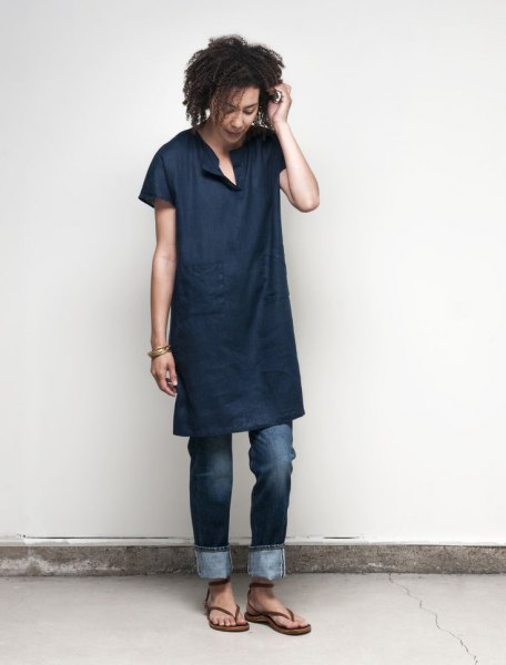 navy blue tunic shirt with dark cuffed jeans