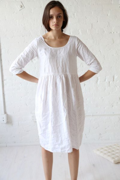 white gathered waist linen tunic dress with sneakers