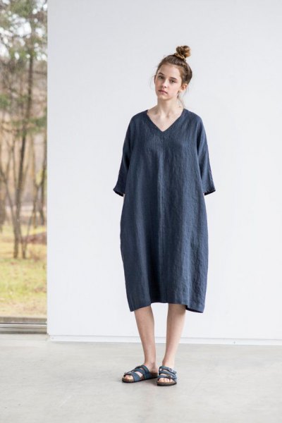 gray wide sleeve linen tunic dress with black slip sandals