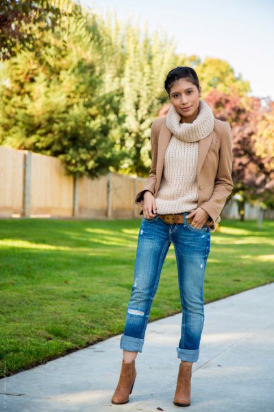 white turtleneck-ribbed sweater with crepe blazer and cuffed skinny jeans