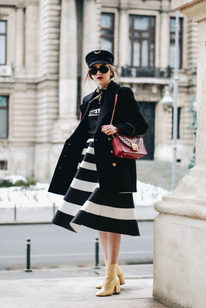 black and white wide striped midi-extended dress with brown leather shoulder bag