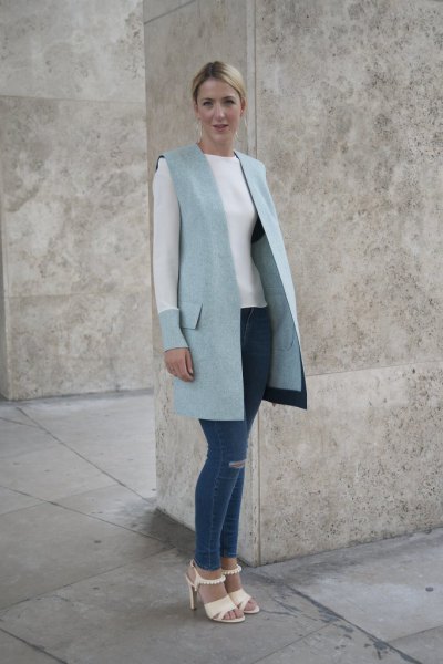long wool vest with white sweater and skinny jeans