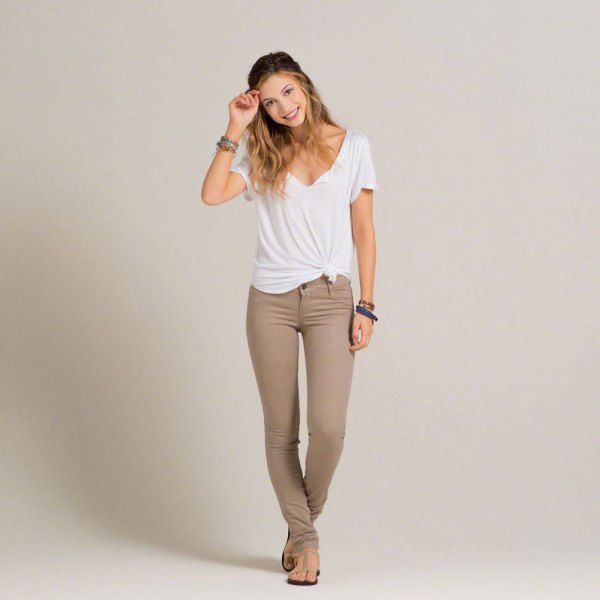 white v-neck knotted tee with gray-green super skinny jeans