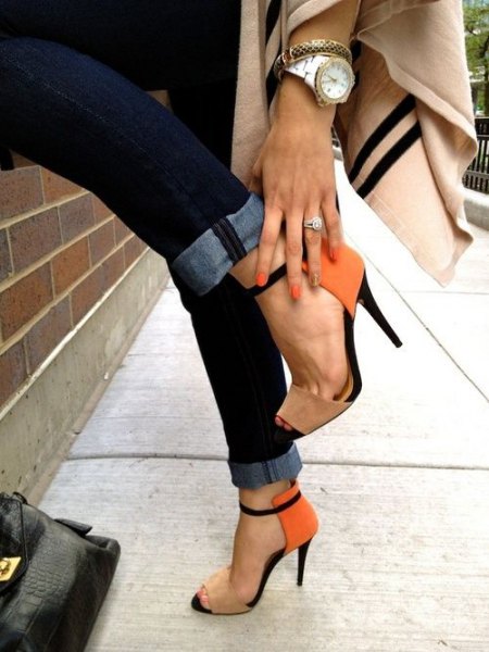 ivory scarf with dark skinny jeans and orange heels