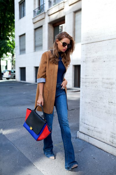 camel suede oversized blazer with blue jeans and black leather shoes
