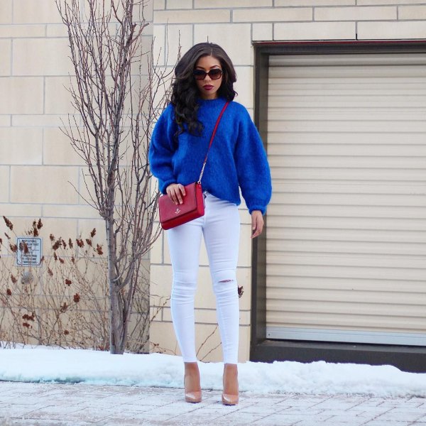 royal blue chunky sweater with white skinny jeans and pink heels