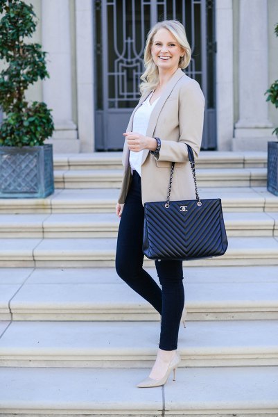 light gray blazer jacket with white blouse and black skinny jeans