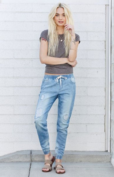 gray cropped tee with light blue joggers and sandals