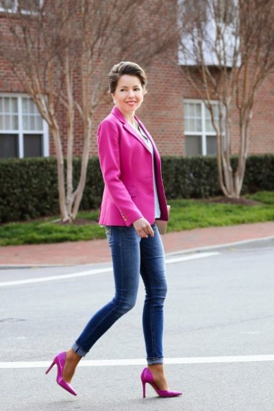 warm pink blazer with sky blue blouse and skinny jeans