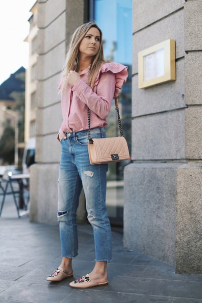 blush ruffle shoulder sweater with cropped blue jeans and pink flats